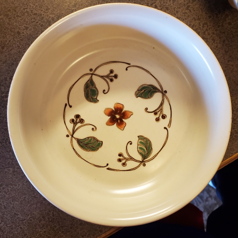 Pfaltzgraff 9 inch vegetable dish